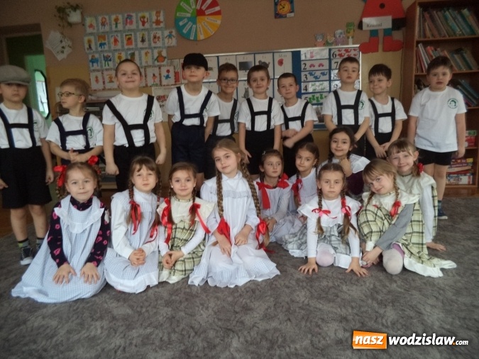 Zdjęcie w galerii na portalu naszwodzislaw.com: Pszów: spóźniony dzień babci i dziadka w przedszkolu nr 2  wiadomości z regionu