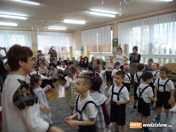 Zdjęcie w galerii na portalu naszwodzislaw.com: Pszów: spóźniony dzień babci i dziadka w przedszkolu nr 2  wiadomości z regionu