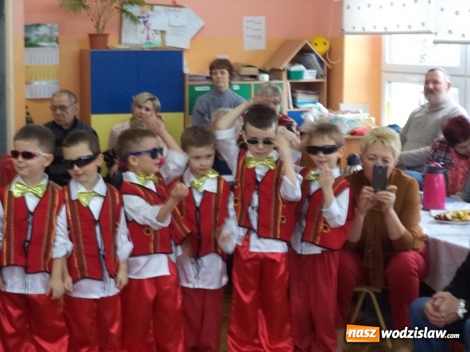 Zdjęcie w galerii na portalu naszwodzislaw.com: Pszów: spóźniony dzień babci i dziadka w przedszkolu nr 2  wiadomości z regionu