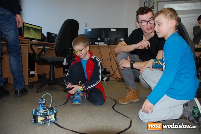 Zdjęcie w galerii na portalu naszwodzislaw.com: Uczniowie z ZPSWR w Wodzisławiu Śląskim zapoznawali się z zasadą druku 3D wiadomości z regionu