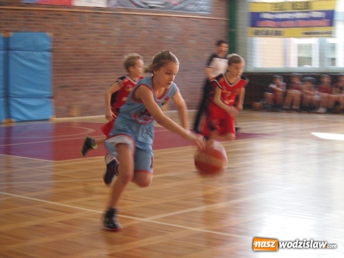 Zdjęcie w galerii na portalu naszwodzislaw.com: Dwa zwycięstwa najmłodszych koszykarzy MKS Wodzisław w turnieju o Pucharu Śląska w mini - koszykówce wiadomości z regionu