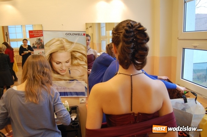 Zdjęcie w galerii na portalu naszwodzislaw.com: Wenecki bal. Konkurs fryzjerski w ZSP w Pszowie  wiadomości z regionu