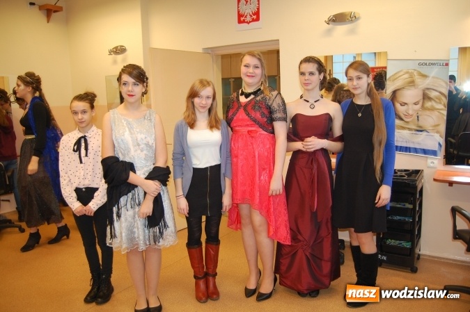 Zdjęcie w galerii na portalu naszwodzislaw.com: Wenecki bal. Konkurs fryzjerski w ZSP w Pszowie  wiadomości z regionu