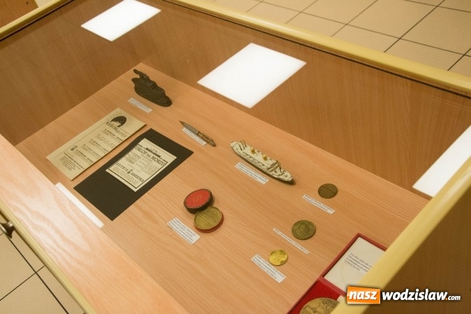 Zdjęcie w galerii na portalu naszwodzislaw.com: Historia statku MS Batory, czyli otwarcie wystawy w Rydułtowskim Centrum Kultury wiadomości z regionu