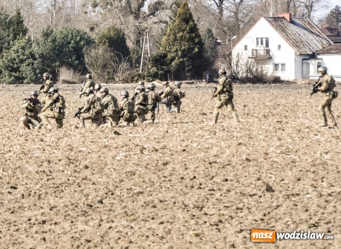 Zdjęcie w galerii na portalu naszwodzislaw.com: Polska armia ćwiczy w starych Nieboczowach wiadomości z regionu