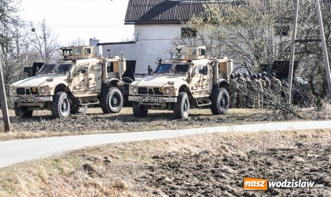 Zdjęcie w galerii na portalu naszwodzislaw.com: Polska armia ćwiczy w starych Nieboczowach wiadomości z regionu