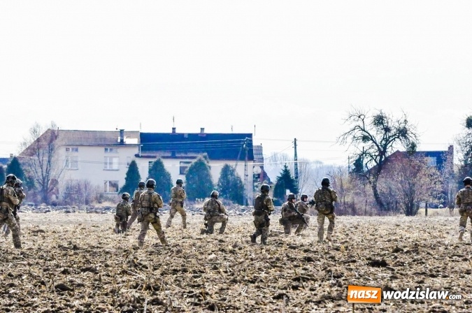 Zdjęcie w galerii na portalu naszwodzislaw.com: Polska armia ćwiczy w starych Nieboczowach wiadomości z regionu