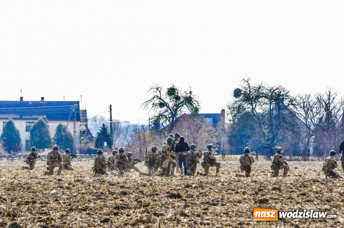 Zdjęcie w galerii na portalu naszwodzislaw.com: Polska armia ćwiczy w starych Nieboczowach wiadomości z regionu