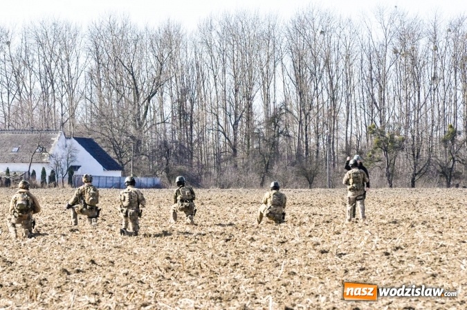 Zdjęcie w galerii na portalu naszwodzislaw.com: Polska armia ćwiczy w starych Nieboczowach wiadomości z regionu