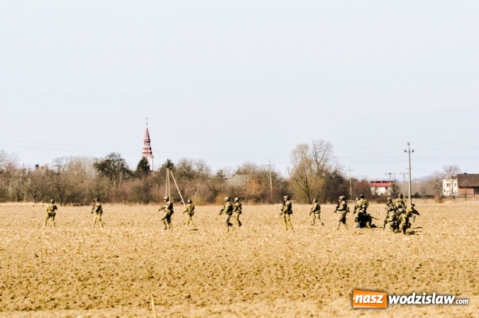 Zdjęcie w galerii na portalu naszwodzislaw.com: Polska armia ćwiczy w starych Nieboczowach wiadomości z regionu