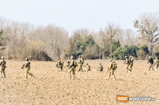 Zdjęcie w galerii na portalu naszwodzislaw.com: Polska armia ćwiczy w starych Nieboczowach wiadomości z regionu