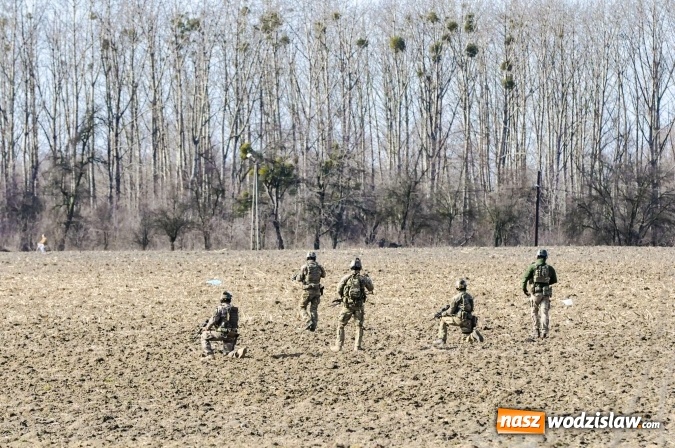 Zdjęcie w galerii na portalu naszwodzislaw.com: Polska armia ćwiczy w starych Nieboczowach wiadomości z regionu