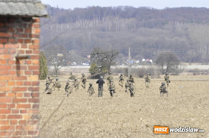 Zdjęcie w galerii na portalu naszwodzislaw.com: Polska armia ćwiczy w starych Nieboczowach wiadomości z regionu