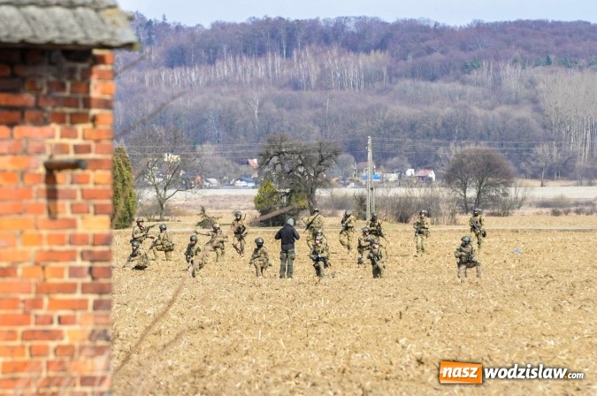 Zdjęcie w galerii na portalu naszwodzislaw.com: Polska armia ćwiczy w starych Nieboczowach wiadomości z regionu