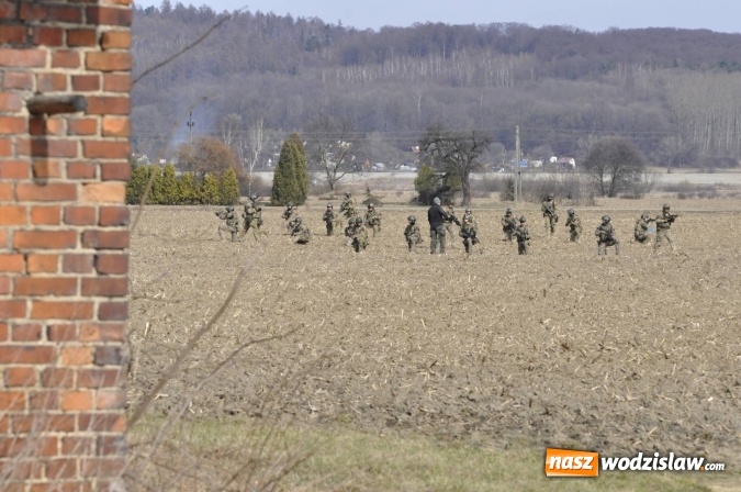 Zdjęcie w galerii na portalu naszwodzislaw.com: Polska armia ćwiczy w starych Nieboczowach wiadomości z regionu