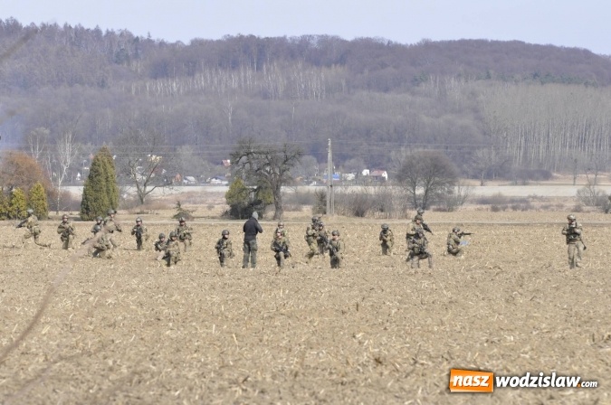 Zdjęcie w galerii na portalu naszwodzislaw.com: Polska armia ćwiczy w starych Nieboczowach wiadomości z regionu
