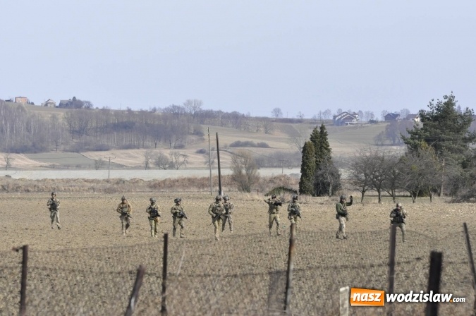 Zdjęcie w galerii na portalu naszwodzislaw.com: Polska armia ćwiczy w starych Nieboczowach wiadomości z regionu