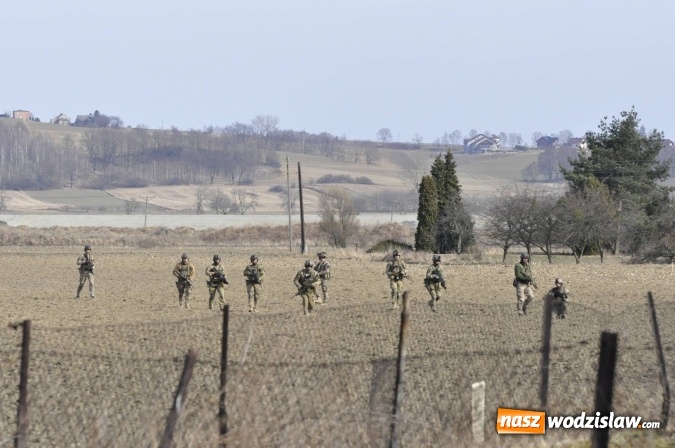 Zdjęcie w galerii na portalu naszwodzislaw.com: Polska armia ćwiczy w starych Nieboczowach wiadomości z regionu