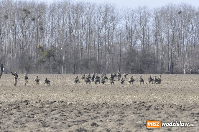 Zdjęcie w galerii na portalu naszwodzislaw.com: Polska armia ćwiczy w starych Nieboczowach wiadomości z regionu