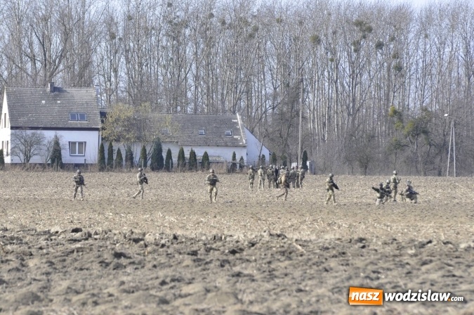 Zdjęcie w galerii na portalu naszwodzislaw.com: Polska armia ćwiczy w starych Nieboczowach wiadomości z regionu