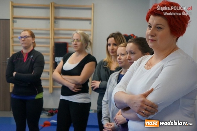 Zdjęcie w galerii na portalu naszwodzislaw.com: Kurs samoobrony i zawody strzeleckie. Za nami Dzień Kobiet w wodzisławskiej komendzie  wiadomości z regionu