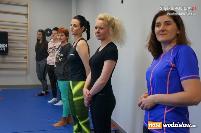 Zdjęcie w galerii na portalu naszwodzislaw.com: Kurs samoobrony i zawody strzeleckie. Za nami Dzień Kobiet w wodzisławskiej komendzie  wiadomości z regionu