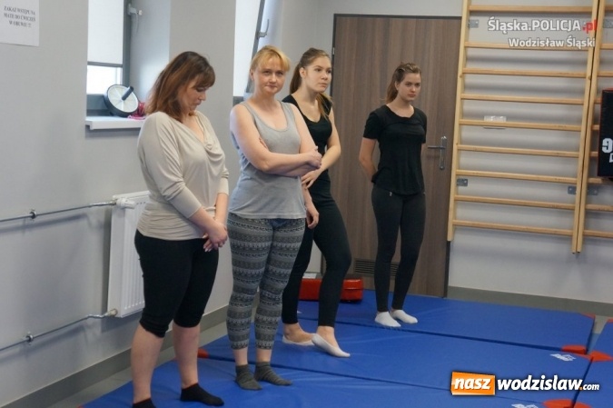 Zdjęcie w galerii na portalu naszwodzislaw.com: Kurs samoobrony i zawody strzeleckie. Za nami Dzień Kobiet w wodzisławskiej komendzie  wiadomości z regionu