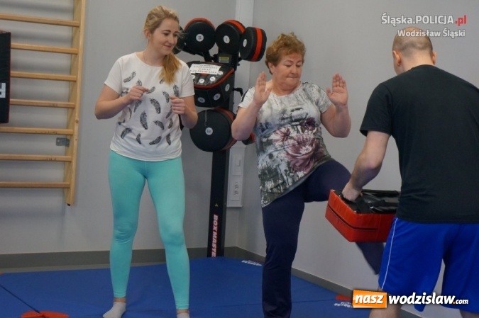 Zdjęcie w galerii na portalu naszwodzislaw.com: Kurs samoobrony i zawody strzeleckie. Za nami Dzień Kobiet w wodzisławskiej komendzie  wiadomości z regionu