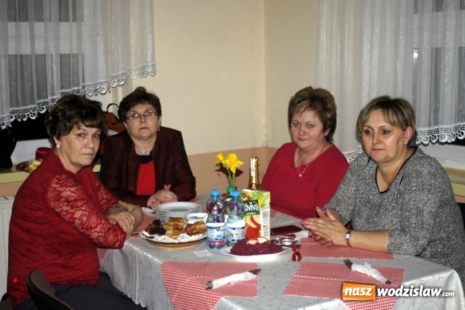 Zdjęcie w galerii na portalu naszwodzislaw.com: Gogołowskie KGW pożegnało karnawał podczas Babskiego Combra wiadomości z regionu