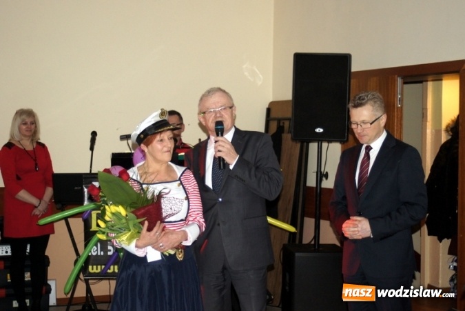 Zdjęcie w galerii na portalu naszwodzislaw.com: Gogołowskie KGW pożegnało karnawał podczas Babskiego Combra wiadomości z regionu