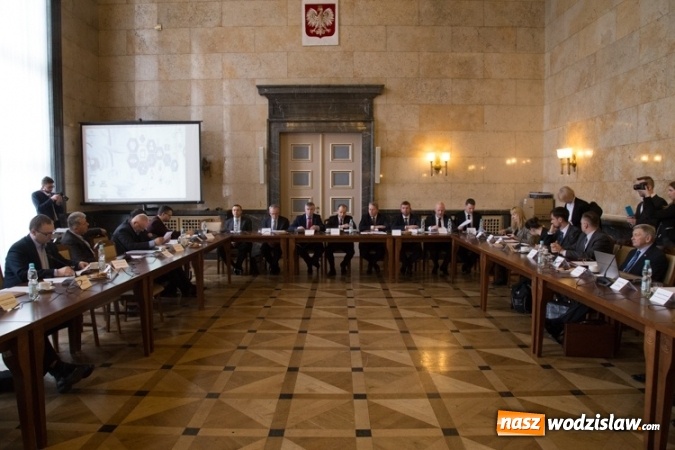 Zdjęcie w galerii na portalu naszwodzislaw.com: Wojewódzka Rada Dialogu Społecznego pozytywnie zaopiniowała projekt uchwały antysmogowej wiadomości z regionu