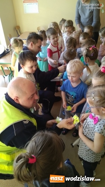 Zdjęcie w galerii na portalu naszwodzislaw.com: Bo profilaktyka zaczyna się w przedszkolu. Policjanci zagościli do kolejnej placówki wiadomości z regionu