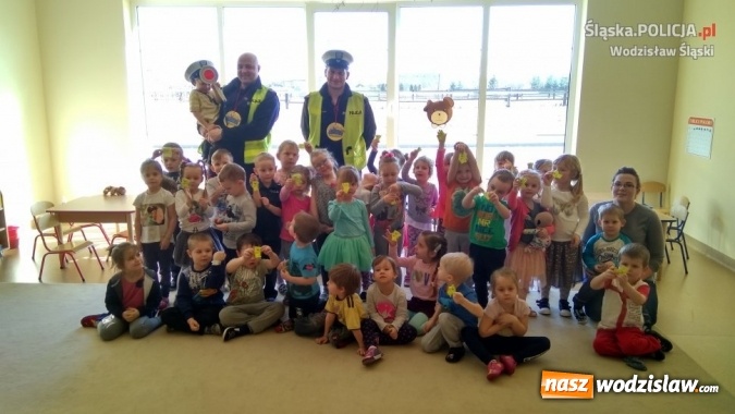 Zdjęcie w galerii na portalu naszwodzislaw.com: Bo profilaktyka zaczyna się w przedszkolu. Policjanci zagościli do kolejnej placówki wiadomości z regionu