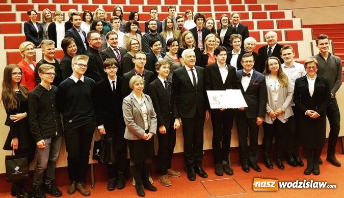Zdjęcie w galerii na portalu naszwodzislaw.com: Uczniowie I LO powalczą o tytuł laureata Olimpiady Statystycznej  wiadomości z regionu