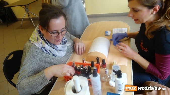 Zdjęcie w galerii na portalu naszwodzislaw.com: Happening z okazji Dnia Kobiet w rydułtowskiej bibliotece  wiadomości z regionu