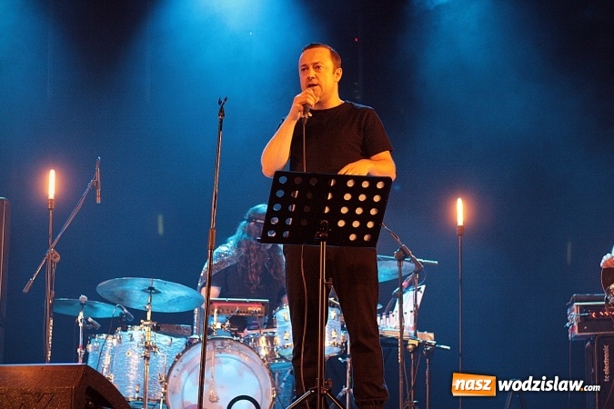 Zdjęcie w galerii na portalu naszwodzislaw.com: Czesław Mozil rozpoczął sezon artystyczny w WCK. Sala widowiskowa została oficjalnie oddana do użytku wiadomości z regionu