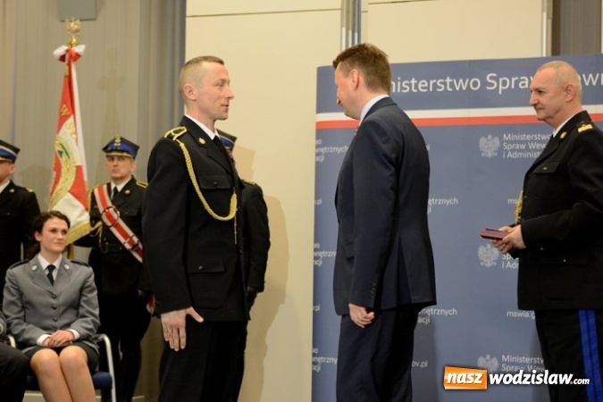 Zdjęcie w galerii na portalu naszwodzislaw.com: Bohaterowie czas&oacute;w pokoju. Wodzisławscy policjanci nagrodzeni przez szefa MSWiA wiadomości z regionu
