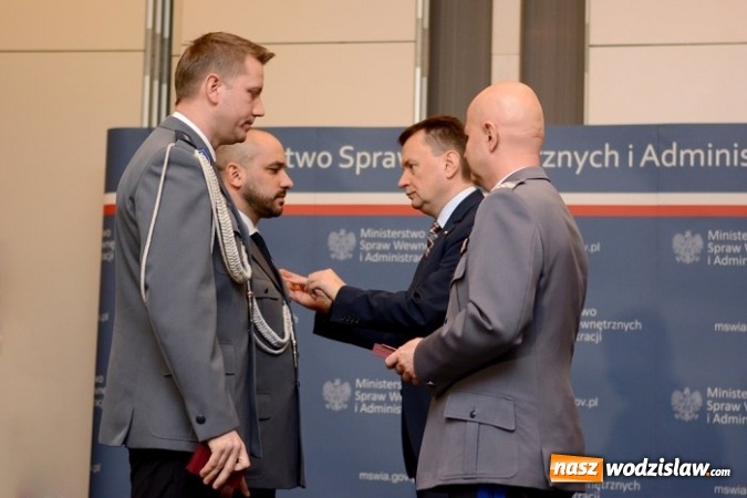 Zdjęcie w galerii na portalu naszwodzislaw.com: Bohaterowie czas&oacute;w pokoju. Wodzisławscy policjanci nagrodzeni przez szefa MSWiA wiadomości z regionu