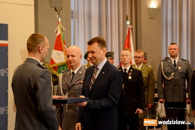 Zdjęcie w galerii na portalu naszwodzislaw.com: Bohaterowie czas&oacute;w pokoju. Wodzisławscy policjanci nagrodzeni przez szefa MSWiA wiadomości z regionu