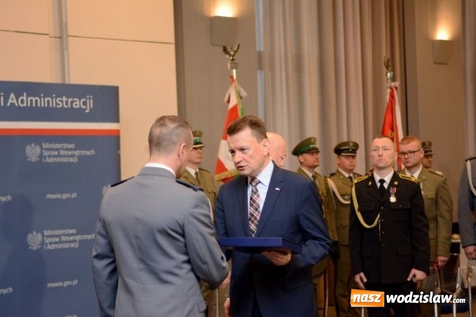 Zdjęcie w galerii na portalu naszwodzislaw.com: Bohaterowie czas&oacute;w pokoju. Wodzisławscy policjanci nagrodzeni przez szefa MSWiA wiadomości z regionu