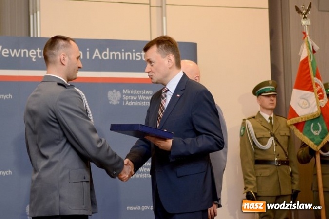 Zdjęcie w galerii na portalu naszwodzislaw.com: Bohaterowie czas&oacute;w pokoju. Wodzisławscy policjanci nagrodzeni przez szefa MSWiA wiadomości z regionu