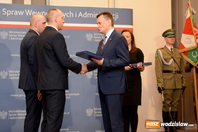 Zdjęcie w galerii na portalu naszwodzislaw.com: Bohaterowie czas&oacute;w pokoju. Wodzisławscy policjanci nagrodzeni przez szefa MSWiA wiadomości z regionu