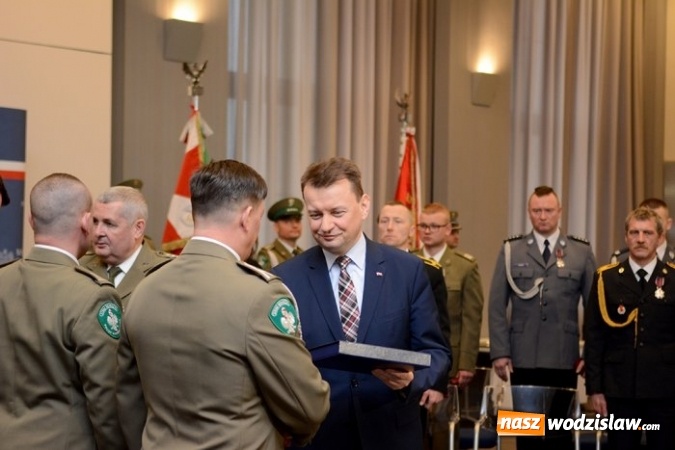 Zdjęcie w galerii na portalu naszwodzislaw.com: Bohaterowie czas&oacute;w pokoju. Wodzisławscy policjanci nagrodzeni przez szefa MSWiA wiadomości z regionu