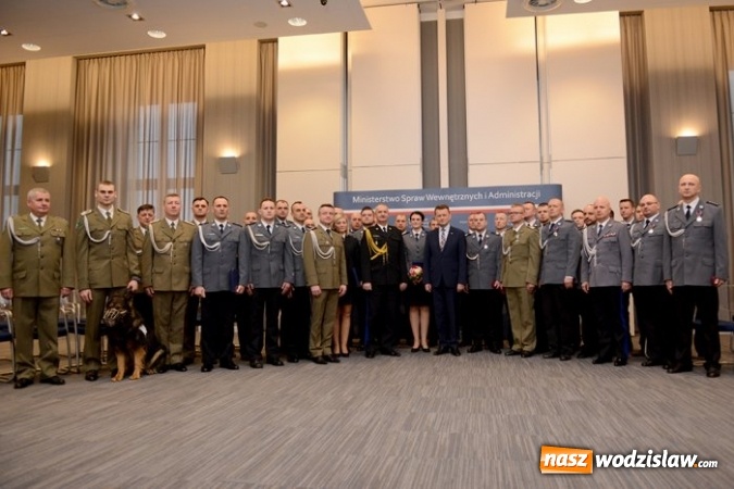 Zdjęcie w galerii na portalu naszwodzislaw.com: Bohaterowie czas&oacute;w pokoju. Wodzisławscy policjanci nagrodzeni przez szefa MSWiA wiadomości z regionu