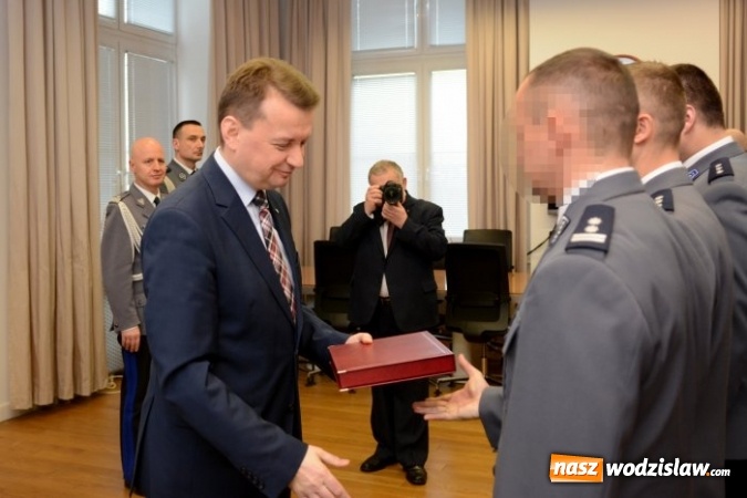 Zdjęcie w galerii na portalu naszwodzislaw.com: Bohaterowie czas&oacute;w pokoju. Wodzisławscy policjanci nagrodzeni przez szefa MSWiA wiadomości z regionu