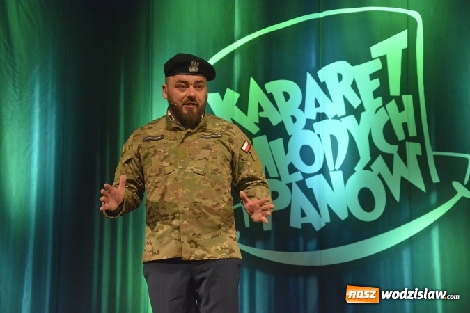 Zdjęcie w galerii na portalu naszwodzislaw.com: Kabaret Młodych Panów bawił w WCK wiadomości z regionu