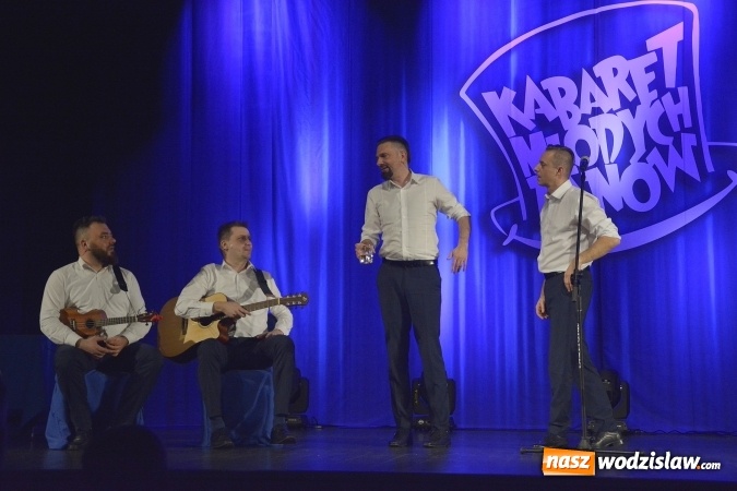 Zdjęcie w galerii na portalu naszwodzislaw.com: Kabaret Młodych Panów bawił w WCK wiadomości z regionu