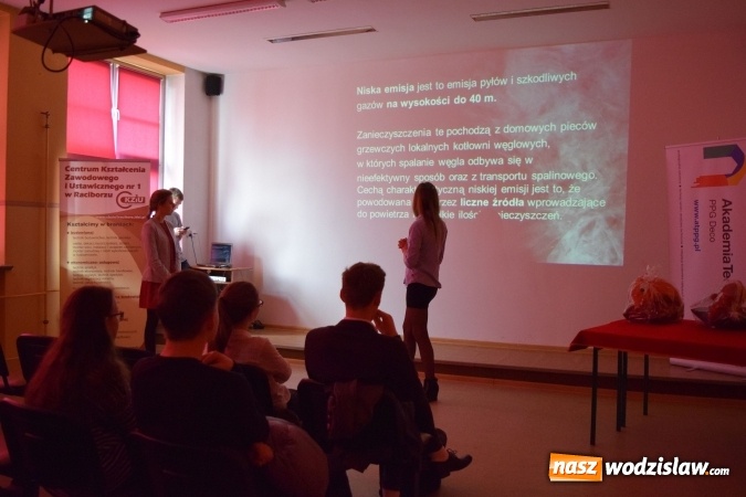 Zdjęcie w galerii na portalu naszwodzislaw.com: Uczniowie z powiatu raciborskiego i wodzisławskiego rywalizowali w kolejnej edycji Turnieju Mądrych Głów wiadomości z regionu