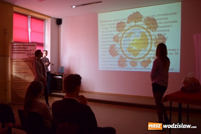 Zdjęcie w galerii na portalu naszwodzislaw.com: Uczniowie z powiatu raciborskiego i wodzisławskiego rywalizowali w kolejnej edycji Turnieju Mądrych Głów wiadomości z regionu