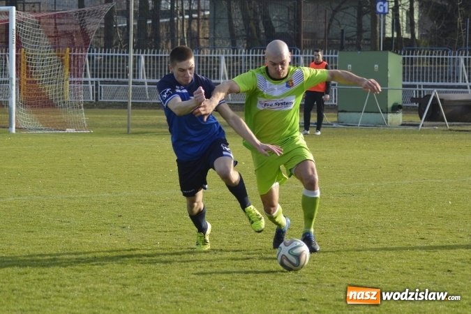 Zdjęcie w galerii na portalu naszwodzislaw.com: Podział punktów w derbowym meczu przy Bogumińskiej wiadomości z regionu